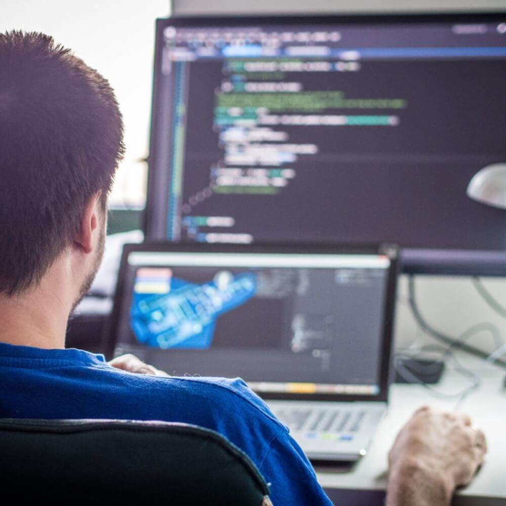 pessoa aprendendo - Dicas para ter um E-commerce de Sucesso