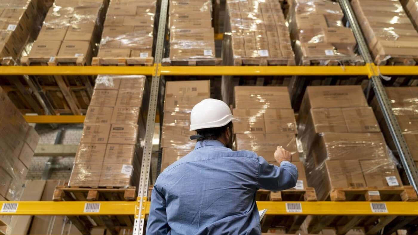 Por que a Terceirização de Armazéns é importante para Transportadoras? cuidando do estoque - Por que a Terceirização de Armazéns é importante para Transportadoras?