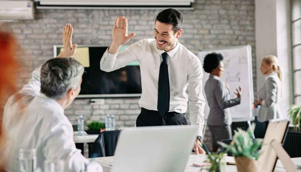 NPS logístico: como a entrega impacta a satisfação e fidelização do cliente Chefe feliz com NPS FB - NPS logístico: como a entrega impacta a satisfação e fidelização do cliente